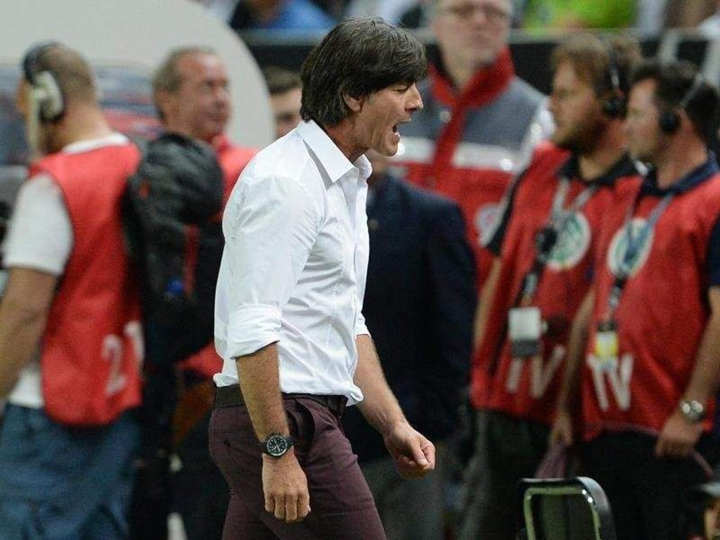 Joachim Löw sah erneut eine wacklige Abwehrarbeit seines Teams. Foto: Boris Roessler