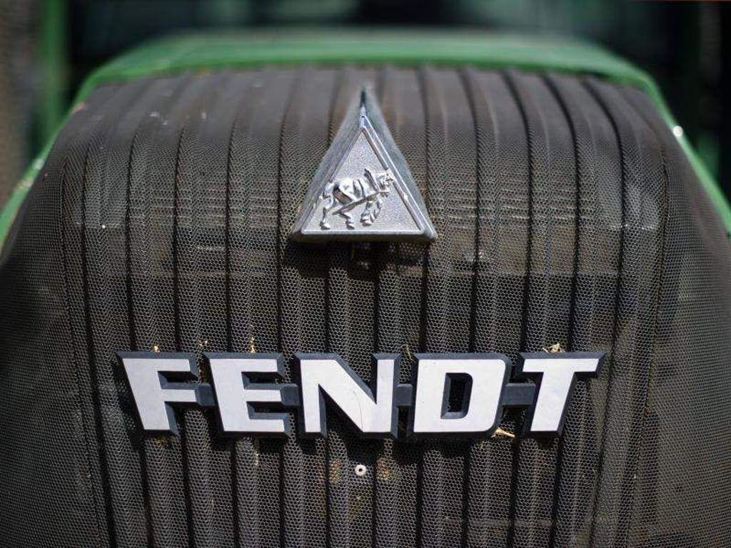 Fendt will einen E-Traktor auf den Markt bringen. Dieser soll einen vollen Arbeitstag ohne Nachladen durchhalten. Foto: Daniel Bockwoldt/Archiv