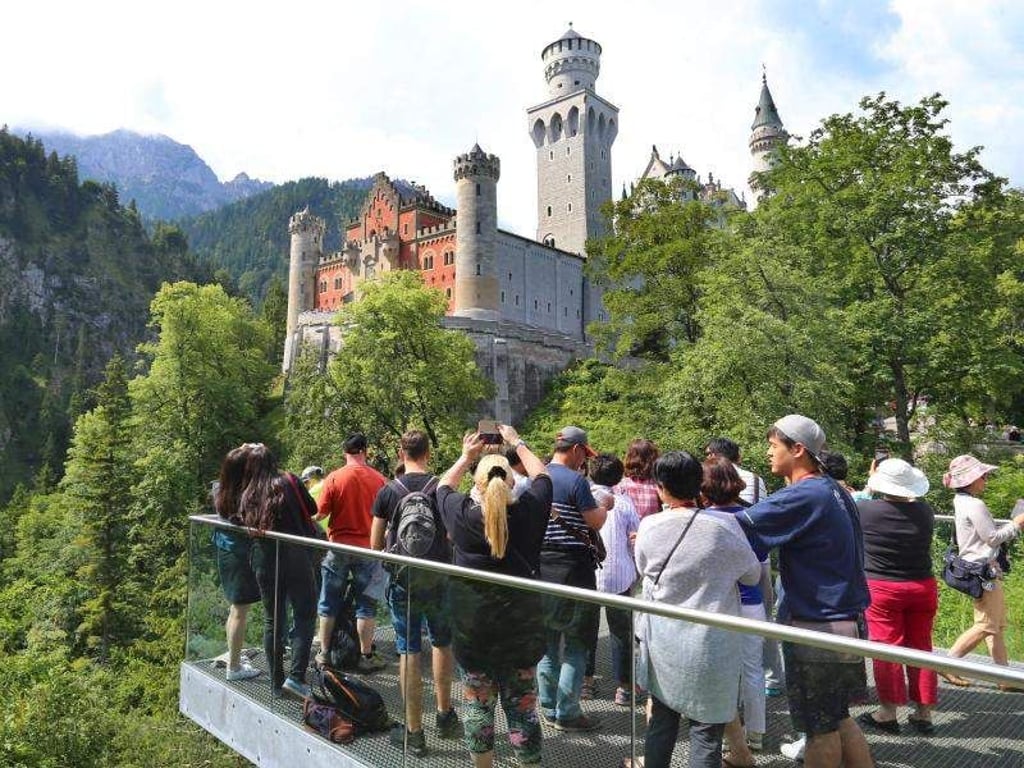 Allein ist man im Märchenschloss Ludwig II. so gut wie nie. Foto: Karl-Josef Hildenbrand