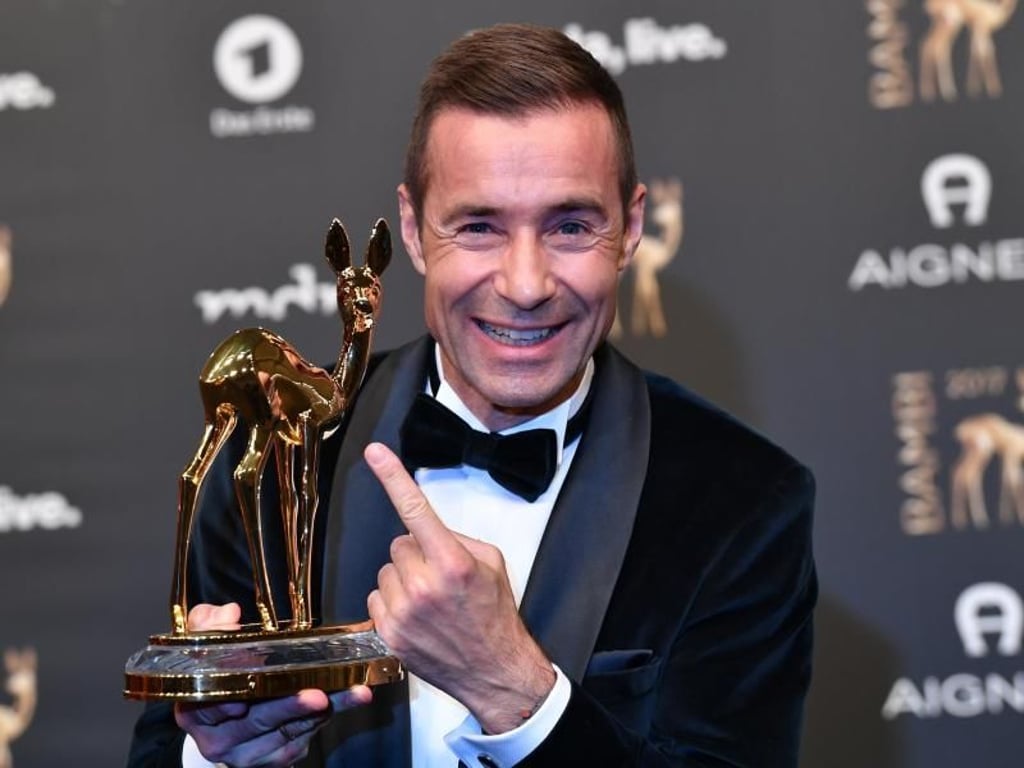 Moderator Kai Pflaume hat sich ganz besonders über seinen Publikums-Bambi gefreut, da er bisher noch nicht so viele Preise gewonnen hat. Foto: Britta Pedersen