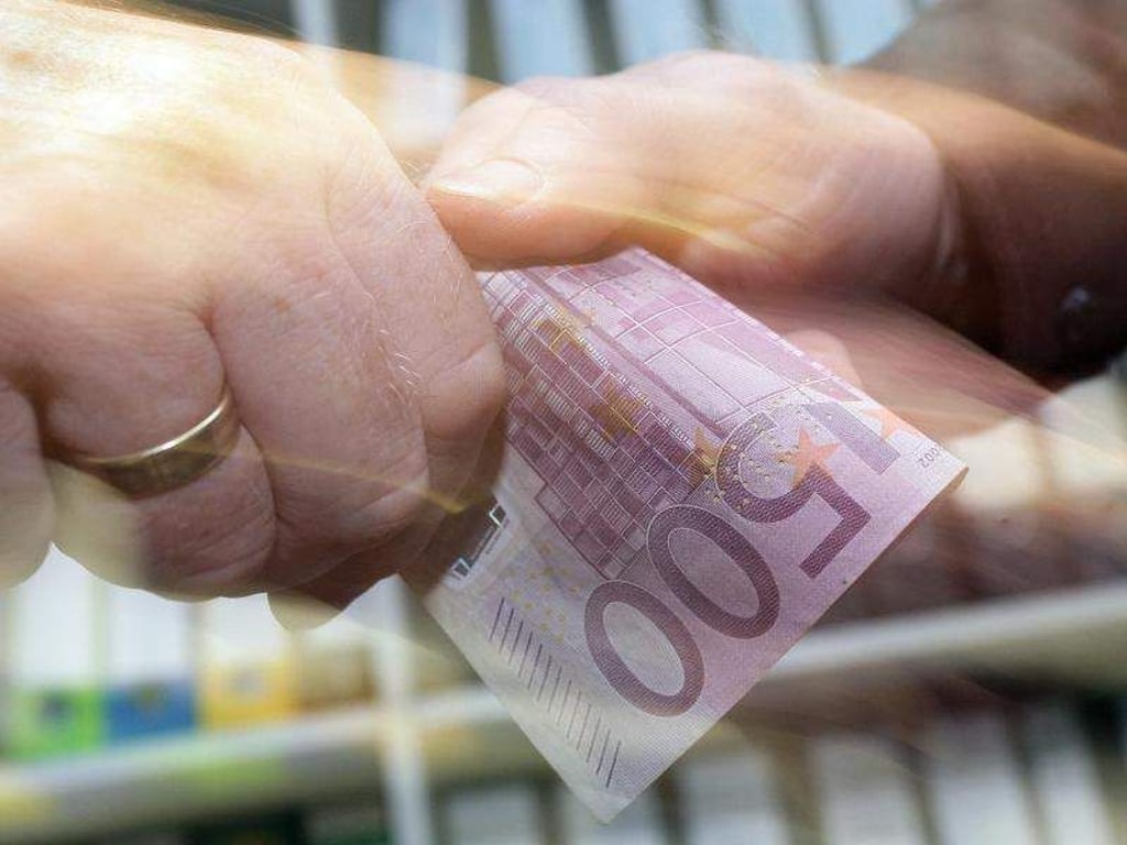 Im Schnitt brächten kriminelle Kollegen ihre Arbeitgeber um knapp 115.000 Euro, bevor sie aufflögen. Foto: Peter Steffen