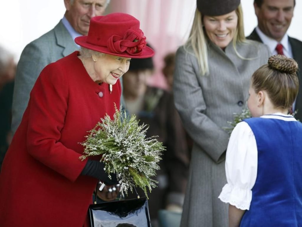 Die Queen bei ihrem Besuch der Highland Games im schottischen Braemer. Das Spektakel findet jährlich am ersten Samstag im September statt. Foto: Robert Perry