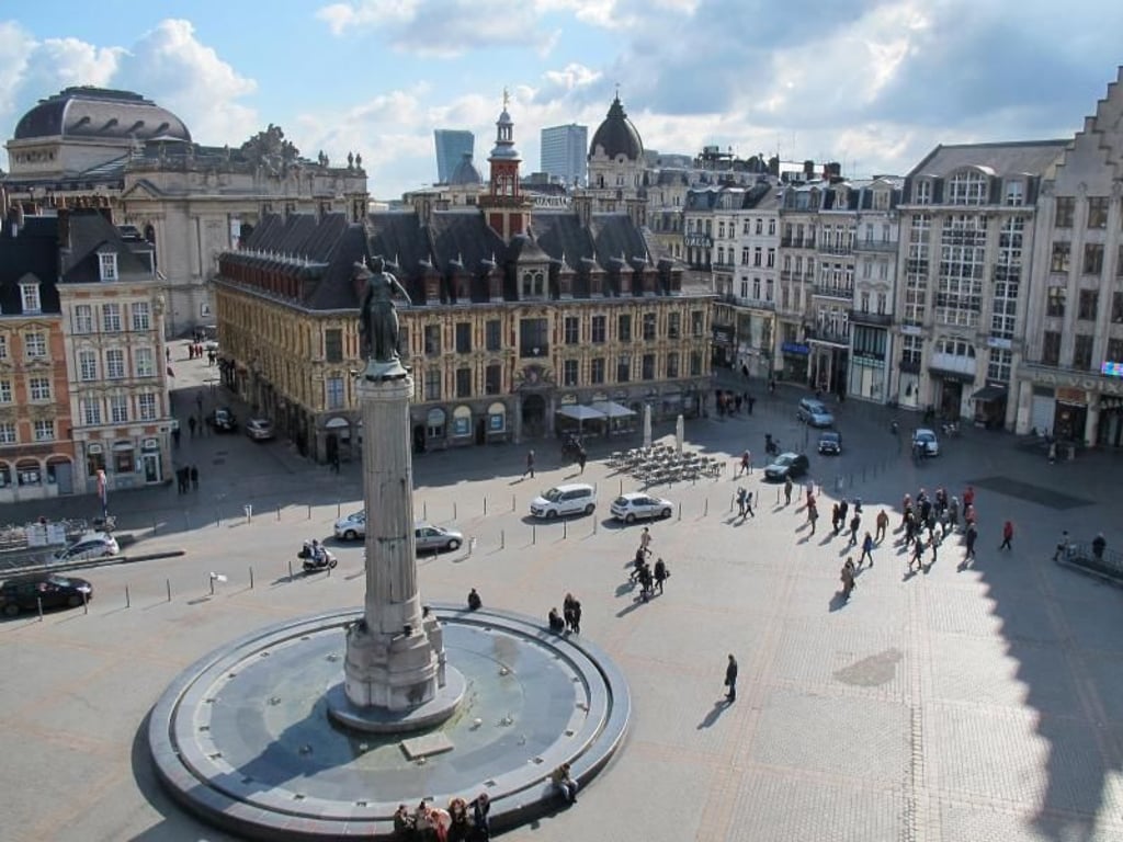Ein guter Ausgangspunkt für eine Erkundung Lilles: der Grand Place. Foto: Sabine Glaubitz