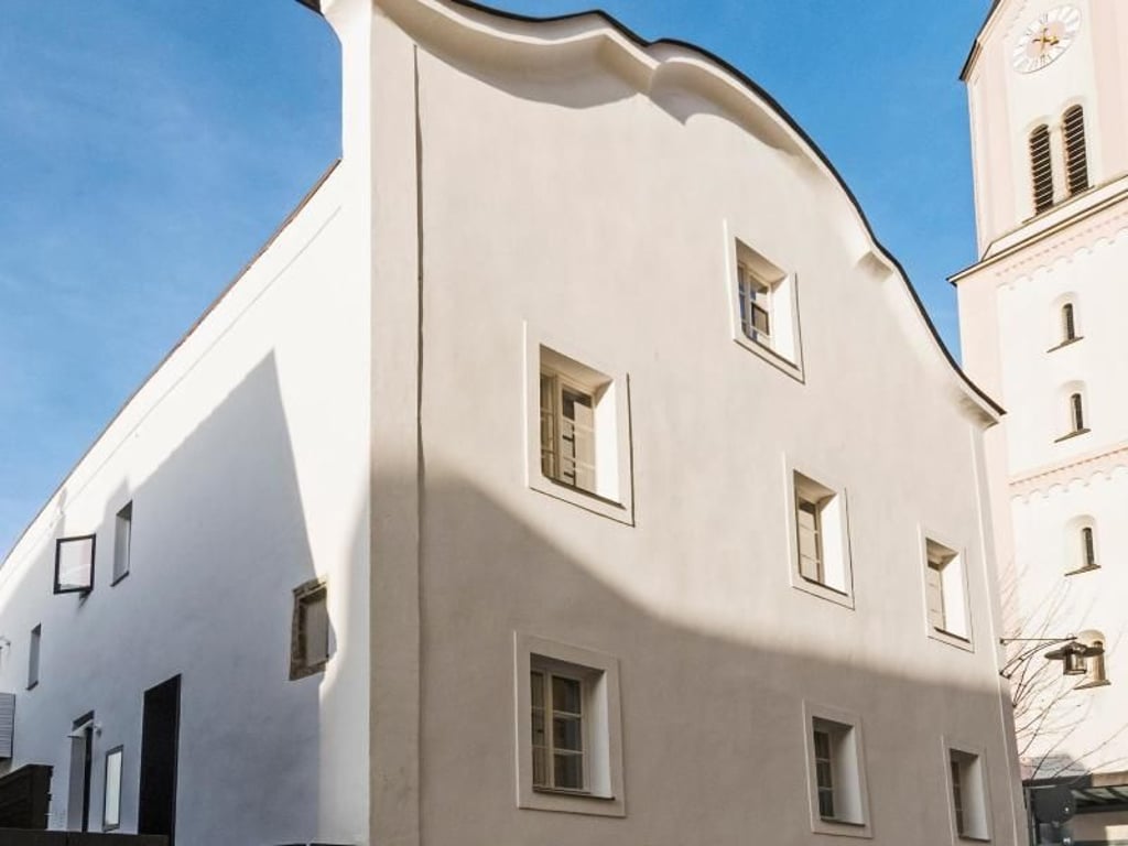 Das ehemalige Handwerkshaus in der Passauer Altstadt ist heute ein moderne Wohnhaus. Die Architekten wollten aber den Charakter des Hauses nicht verändern. Foto: Hiendl Schineis Architektenpartnerschaft