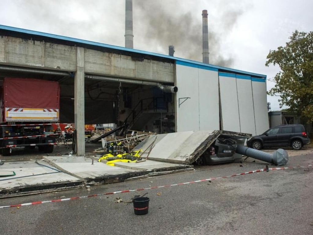 Die Wucht der Explosion ließ die Wände einer Halle einstürzen. Foto: Lino Mirgeler