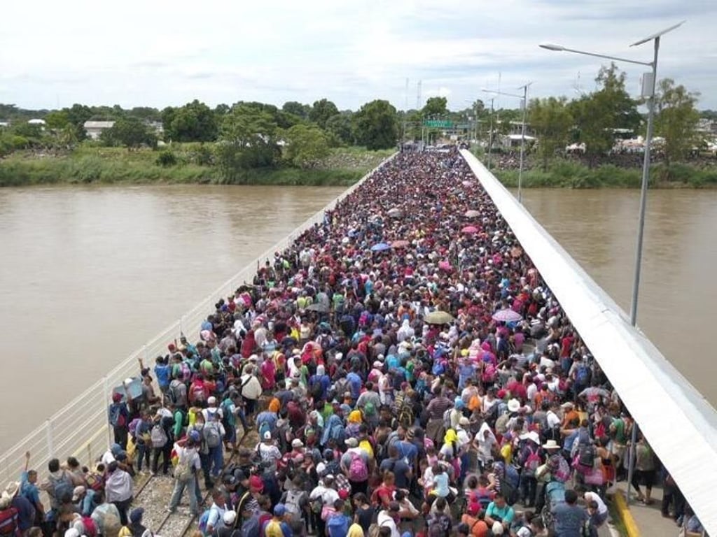 Tausende Migranten aus Honduras warten an der Grenze zwischen Guatemala und Mexiko. Ihr Ziel sind die USA. Foto: Morena Pérez Joachin