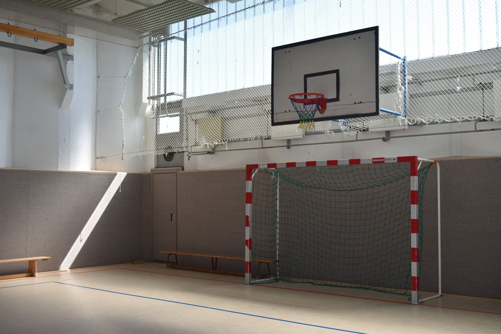 Sollte der Unterricht in Turnhallen stattfinden?