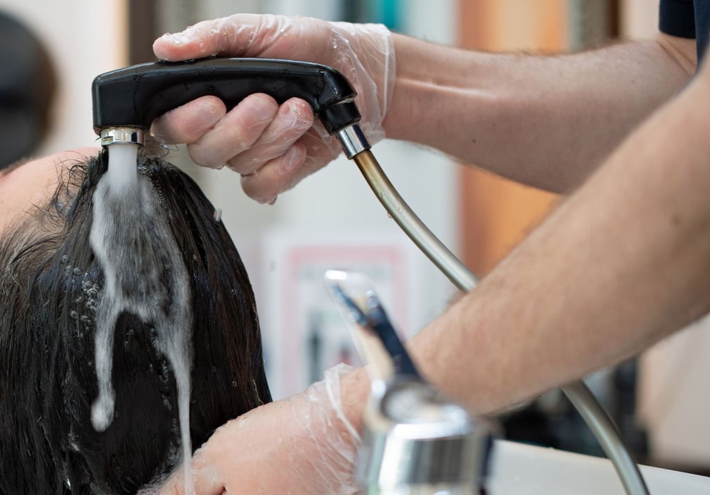 92 Prozent der Friseure sind nach Angaben der Bundesregierung von Niedriglohn betroffen.