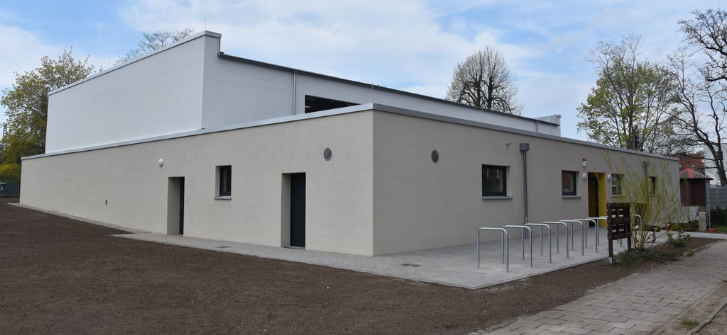 Die Grundschule Buckau verfügt nun über eine eigene Sporthalle, die künftig auch für Vereinssport genutzt werden kann.
