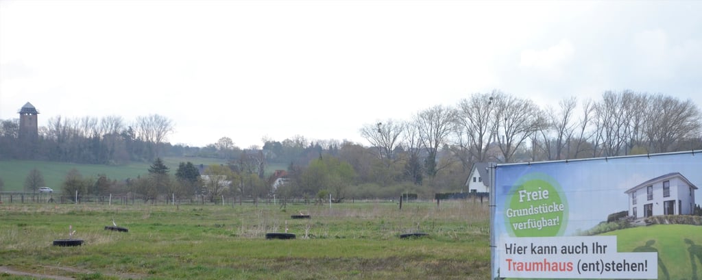 An der Bülstringer Straße in Haldensleben entsteht ein neues Eigenheim-Wohngebiet. Die Vermarktung der Grundstücke soll wie bisher nach Eingang der Bewerbungen erfolgen.