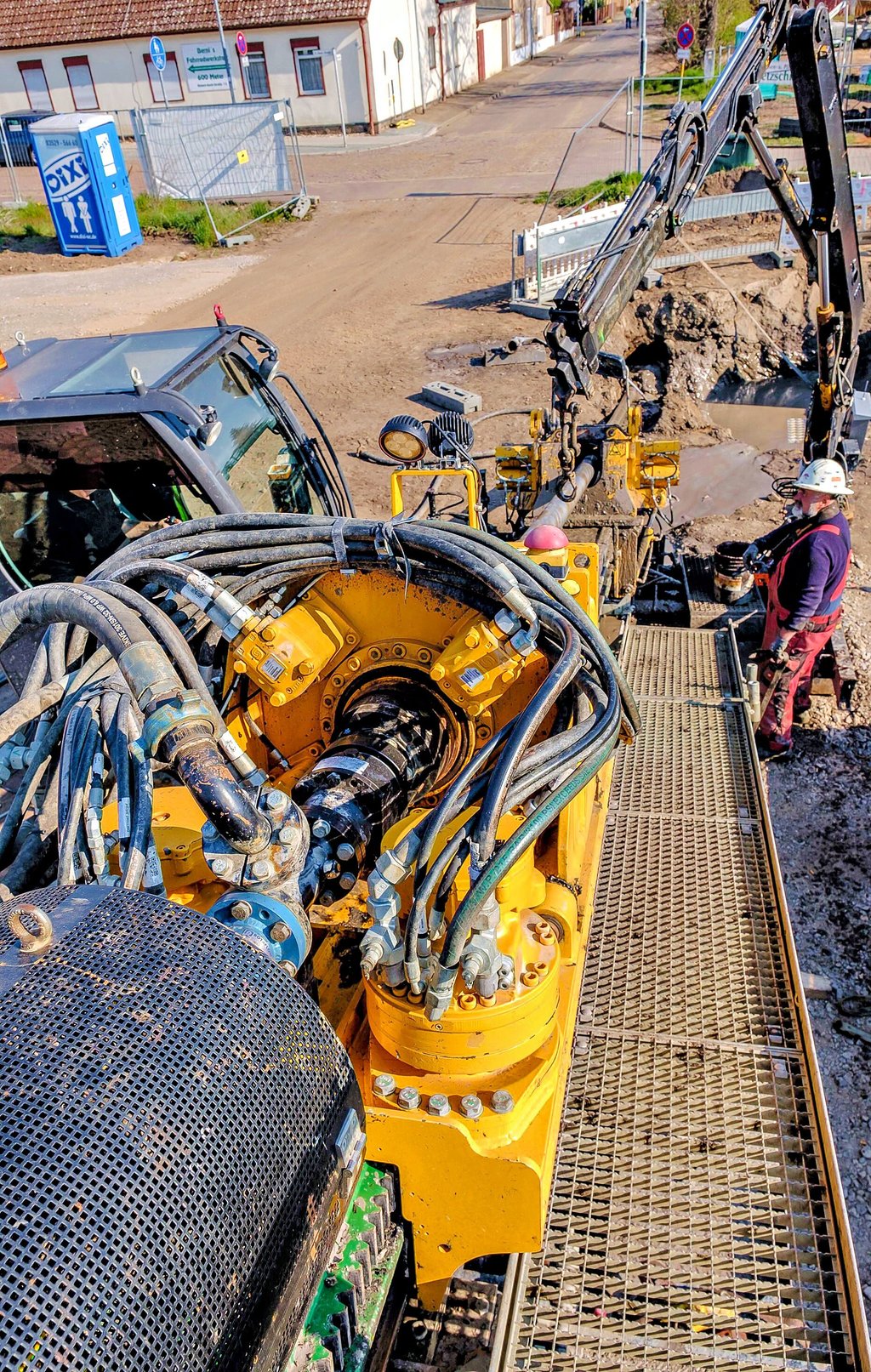Moderne Bohr-Technik macht vieles möglich - hier eine 250 Meter lange Rohrverlegung.