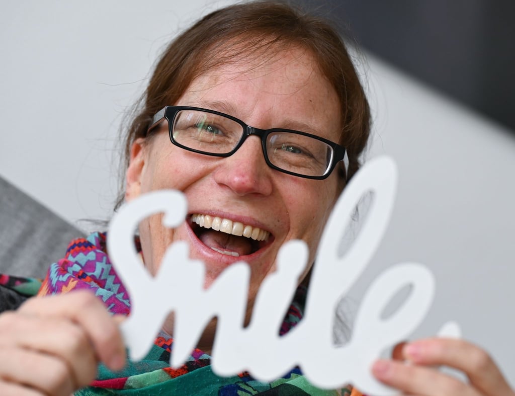 Stütze in der Krise: Sandra Mandl schenkt der Welt ein Lachen.