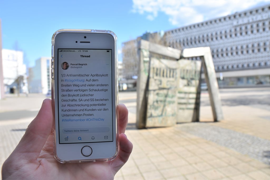 Links ein Tweet von Pascal Begrich über den antisemtischen Aprilboykott von1933 in Magdeburg, rechts das Mahnmal für die zerstörte Synagoge der jüdischen Gemeinde.
