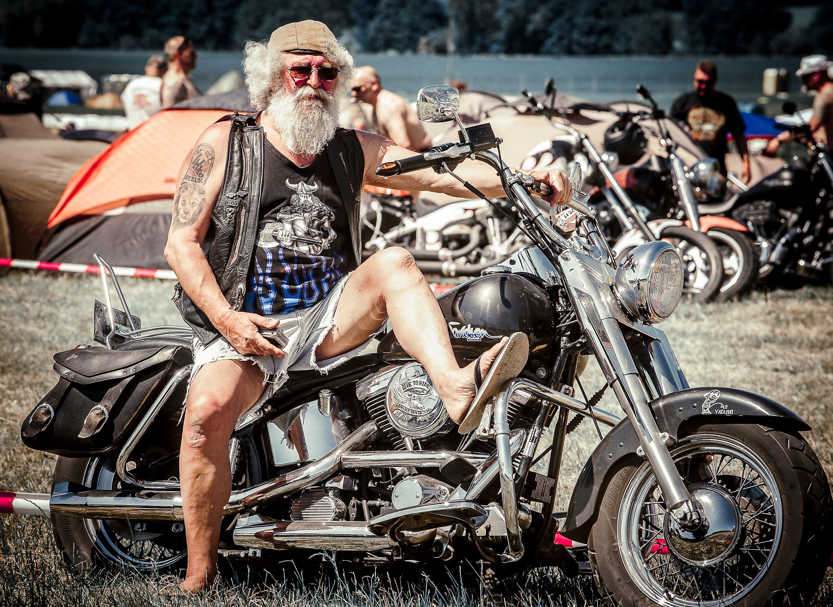 Im Mai 2012 trafen sich auf dem Ballenstedter Verkehrslandeplatz Harley-Davidson-Fans aus ganz Europa.