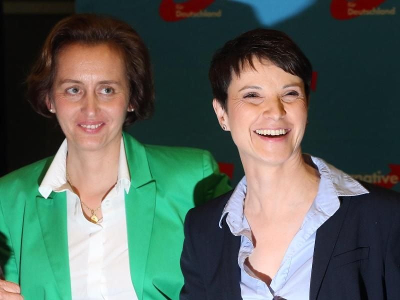 Beatrix von Storch (l) und Frauke Petry am 13.03.2016 auf der Wahlparty. Foto: Wolfgang Kumm
