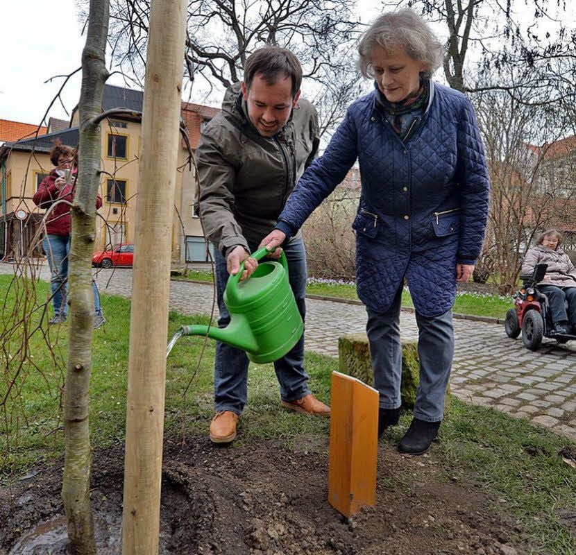 Maria Frommhagen (r.) wird von Martin Pogansk unterstützt.