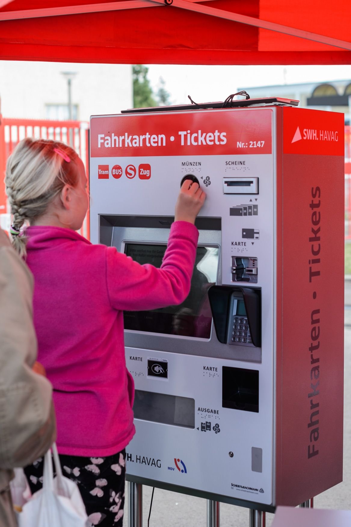 Beim Tag der offenen Tür der Halleschen Verkehrs-AG wird die geplante Neuerung der Ticketautomaten bekanntgegeben.