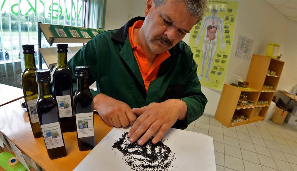 Forscher und Unternehmer: Wolfram Junghanns aus Groß Schierstedt will den Schwarzkümmel in der Region etablieren.