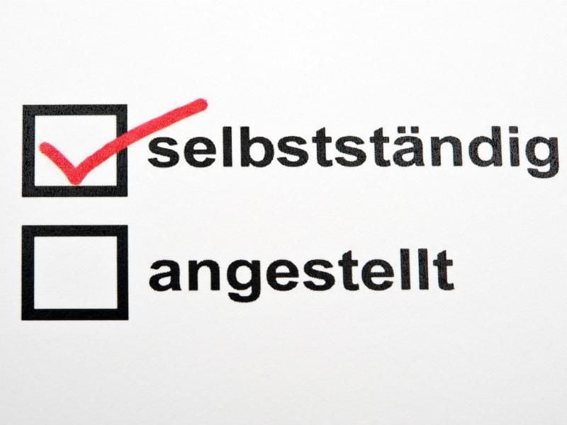 Für Selbstständige ist eine Steuererklärung Pflicht. Wer seine Kosten richtig absetzt, kann dabei aber auch profitieren. Foto: Andrea Warnecke