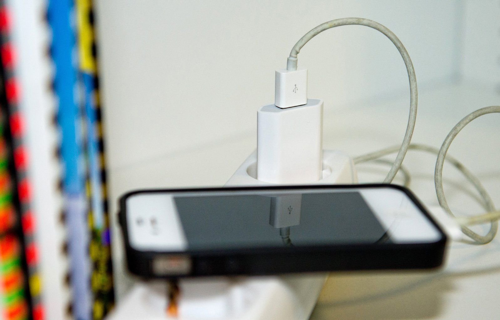 Auch der Ladebereich ist für die Lebensdauer eines Akkus relevant: Ein Lithium-Ionen-Akku sollte nicht immer randvoll geladen werden.