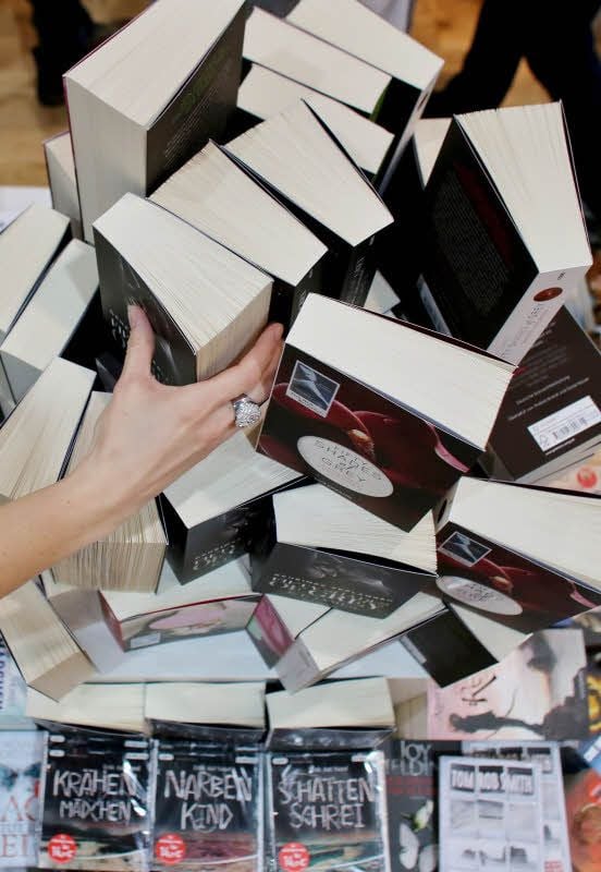Bücherwürmer erwarten im März 38 Lesungen, eine Ausstellung und Führungen an 22 verschiedenen Orten in ganz Halle.
