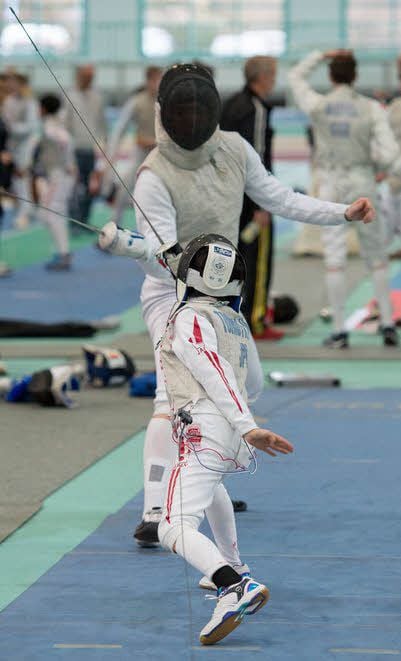 Einer der kleinsten, der Japaner Miura Tomoya (vorn), im Kampf gegen einen der größten Fechter, Ossip Kruse vom SC Berlin (hinten)