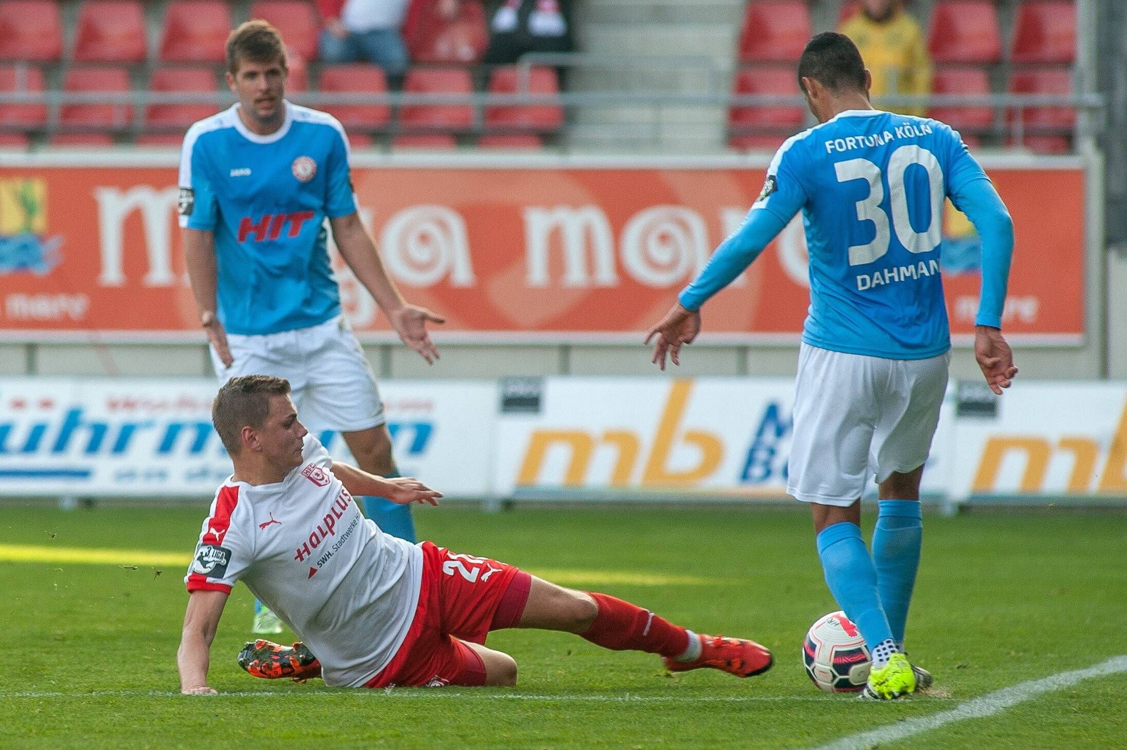Der HFC kämpft am Sonntag in Köln - hier eine Szene aus dem Hinspiel - um ganz wichtige drei Punkte.