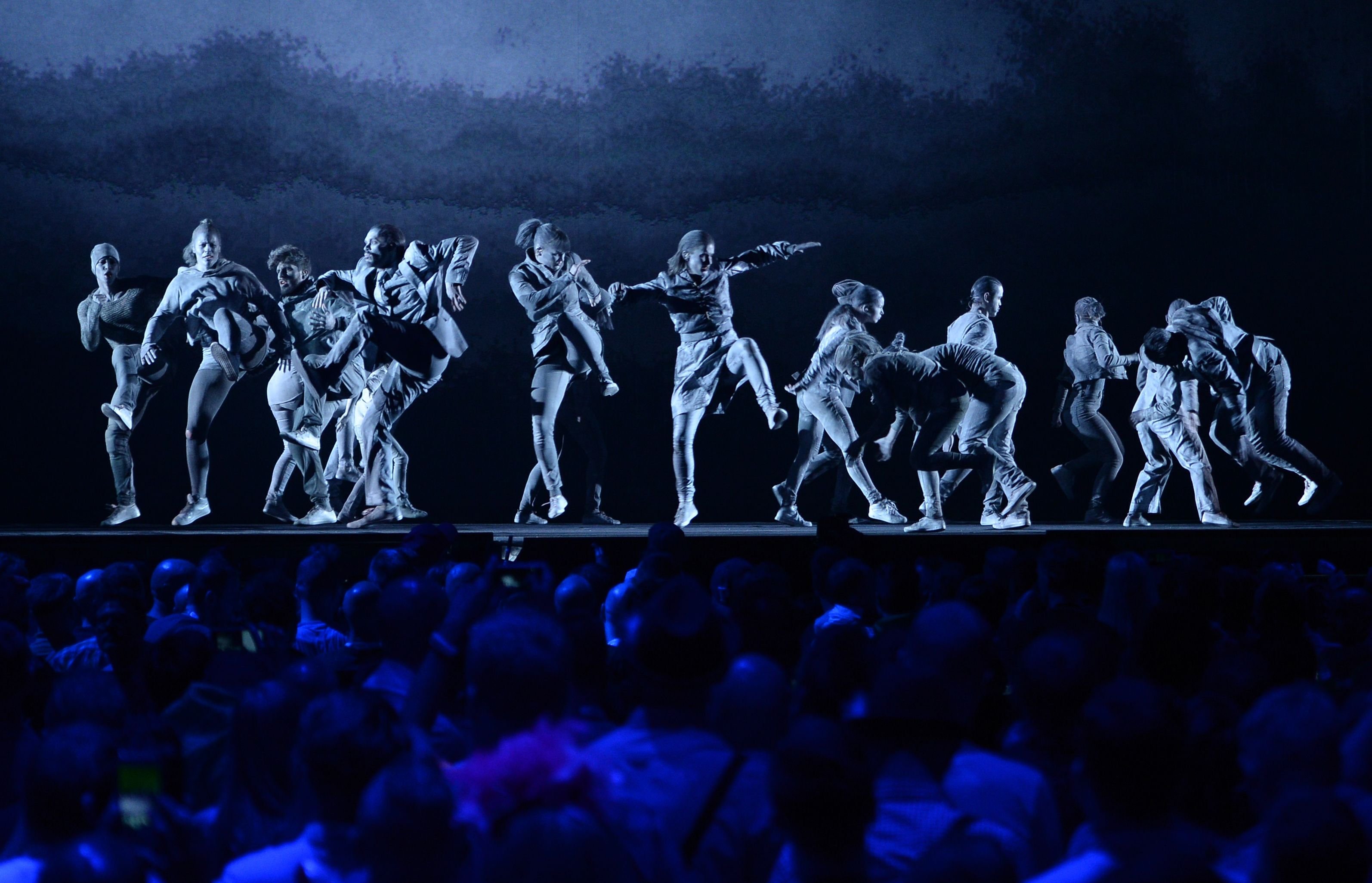 Das Balett „Grey people moving over land and water“ berührte viele Zuschauer des ESC.