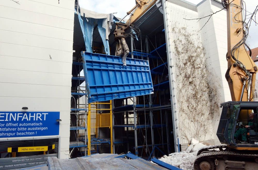 Der Abriss an der Franz-Andres-Straße hat bereits begonnen - die Mieten im Parkhaus waren zu hoch.