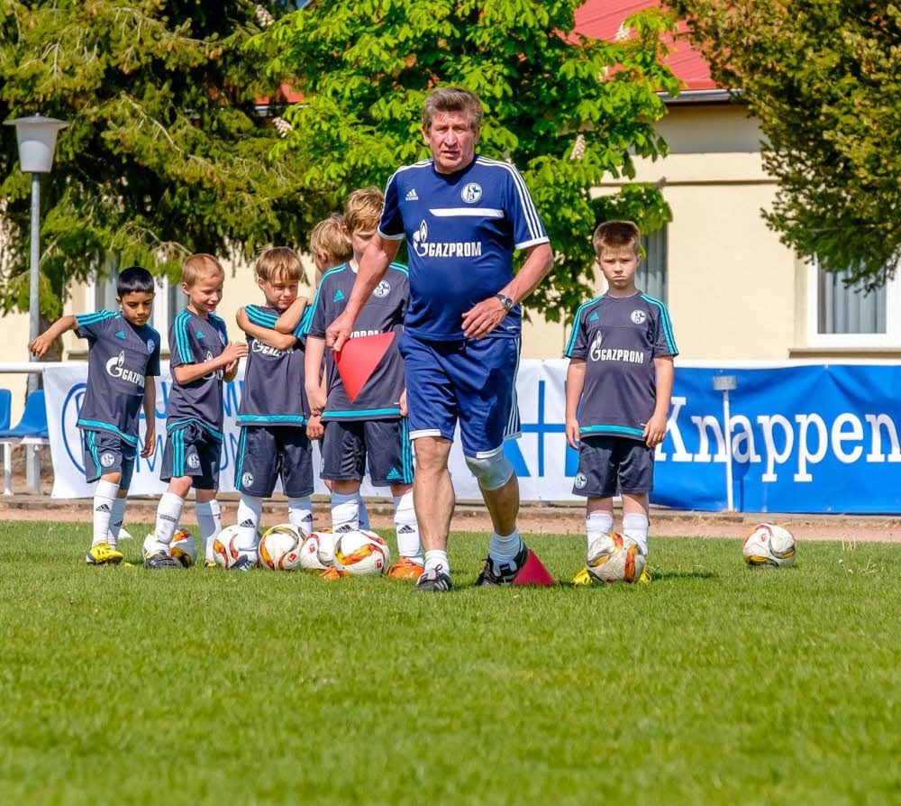 Heinz Rudloff unterrichtet als Übungsleiter der Knappenschule in Zschornewitz.