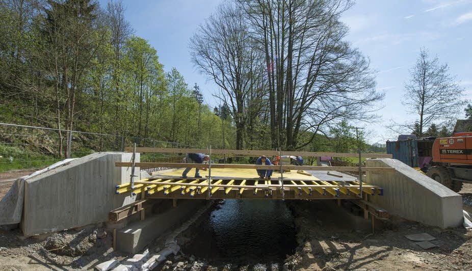 Die neue Brücke ist so konstruiert, dass bei extremem Hochwasser noch 50 Zentimeter Platz unter der Unterkante bleiben