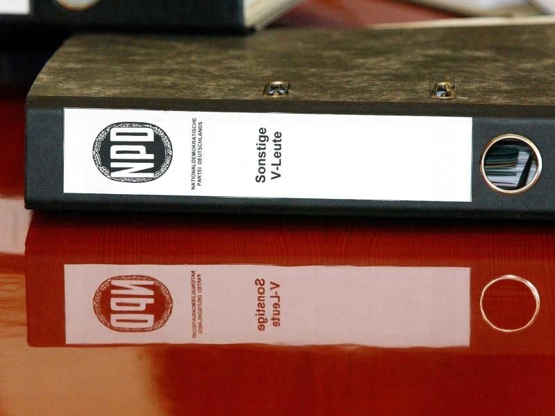 Das erste Verbotsverfahren war wegen V-Männern in NPD-Führungsgremien eingestellt worden. Foto: Uli Deck/Archiv