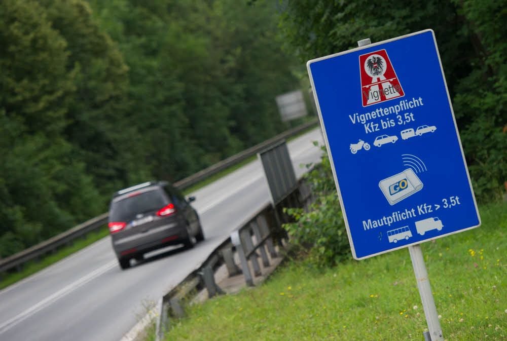 Hinweis auf die „Pickerlpflicht“ in Österreich