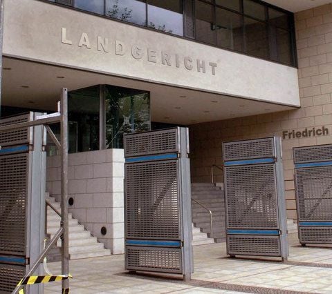 Portal des Landgerichts in Magdeburg