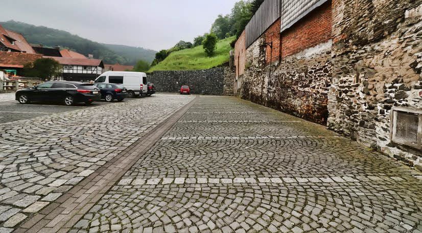 Hinter dem Saigerturm sollen die Stellplätze entstehen.