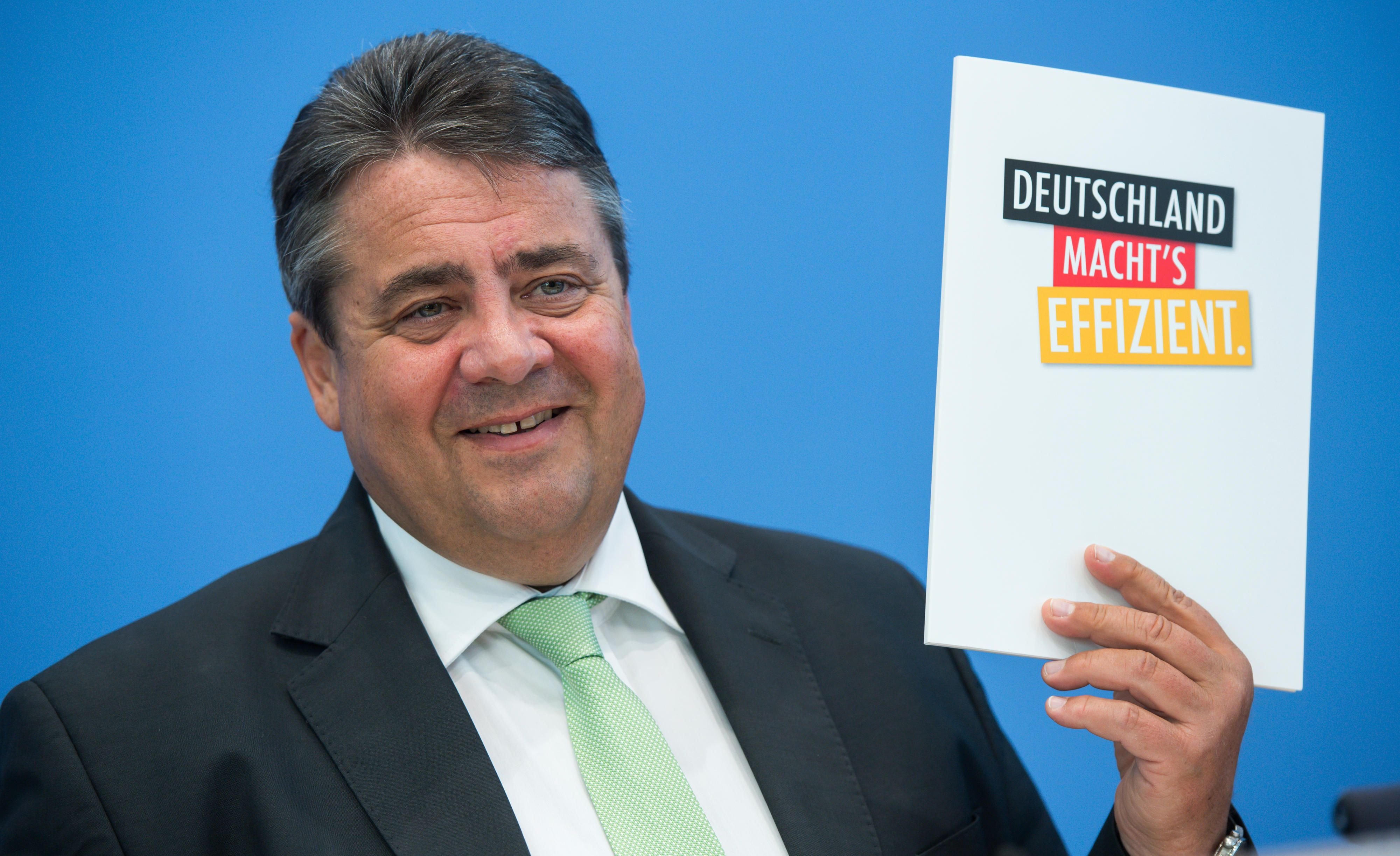 Wirtschaftsminister Sigmar Gabriel will aus uns ein Volk von Energiesparern mit Sinn für Klimaschutz machen.