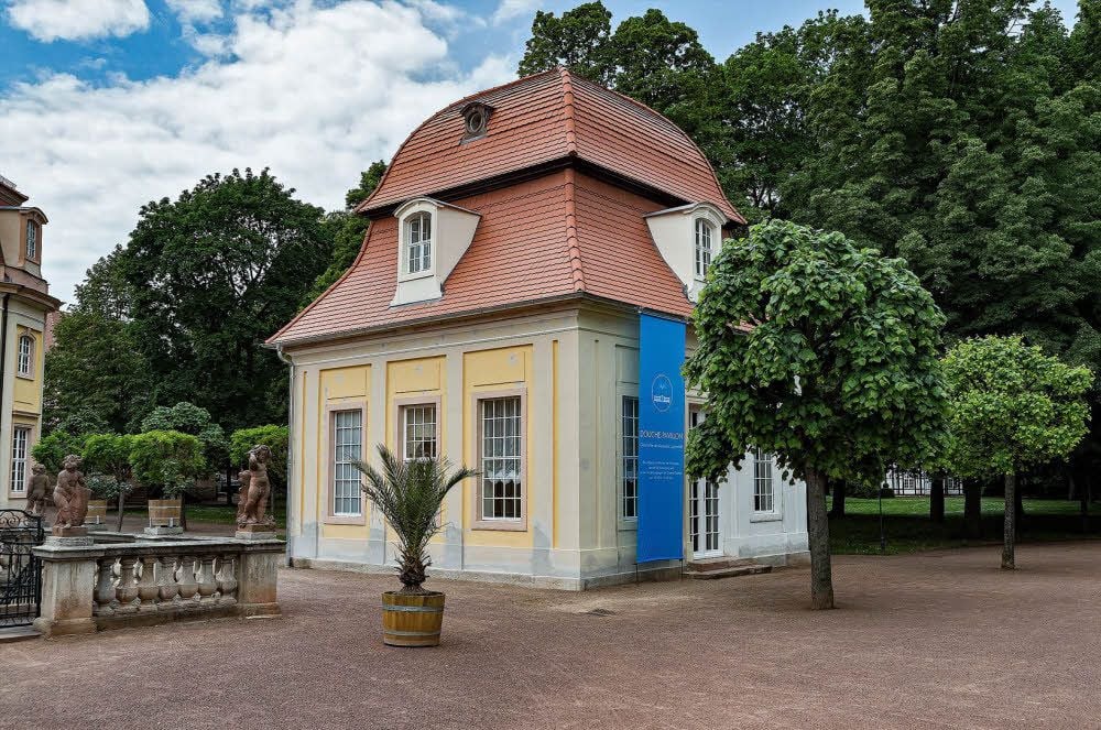 Der Douche-Pavillon im Herzen des Kurparks beherbergt ein Museum.