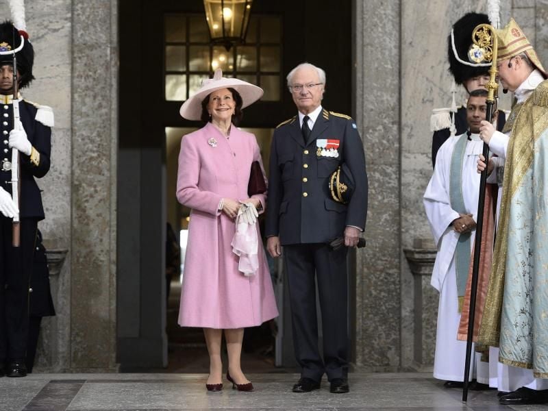 König Carl XVI. Gustaf und Königin Silvia kommen zum Gottesdienst in der Schlosskirche. Foto: Maja Suslin/Tt