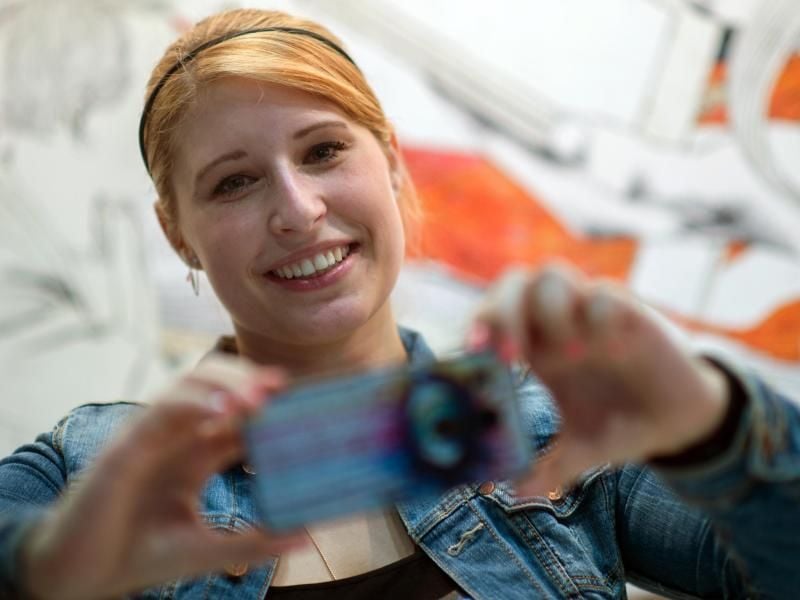 «Zeitraubendes Hobby»: Die Berliner Bücher-Bloggerin Jasmin Wurzel bespricht hauptsächlich Fantasy und Science Fiction. Foto: Hendrik Schmidt