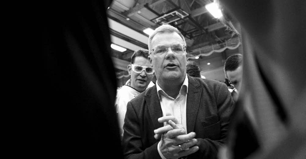 Die Basketballer im Land trauern um BG-Trainer Florian Zillibiller, hier nach dem Abpfiff des gewonnenen zweiten Play-off-Spiels vor einer Woche in der Bodelandhalle.