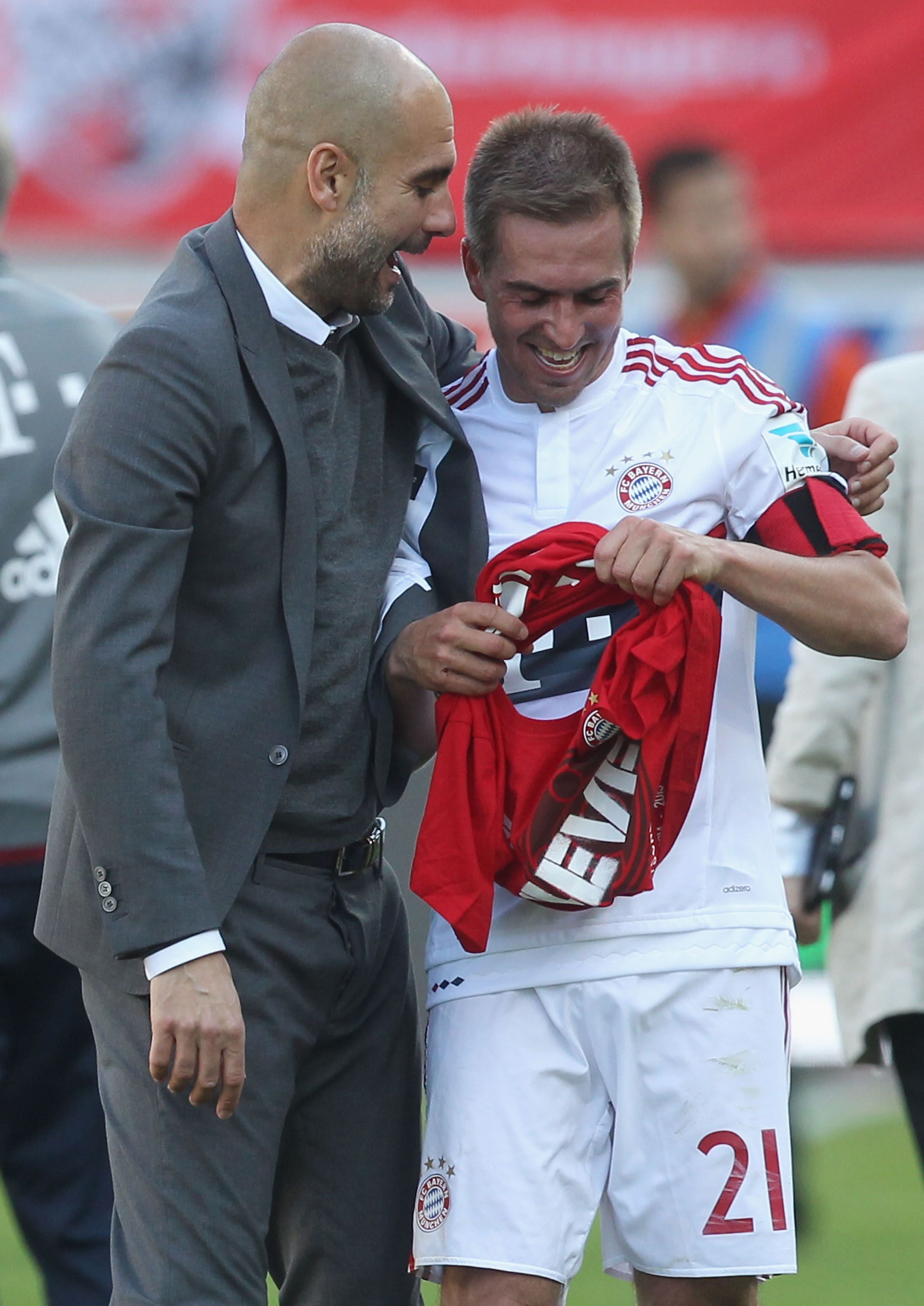 Pep Guardiola und Philipp Lahm (r.) nahmen an der kleinen Feier am Samstagabend natürlich teil.