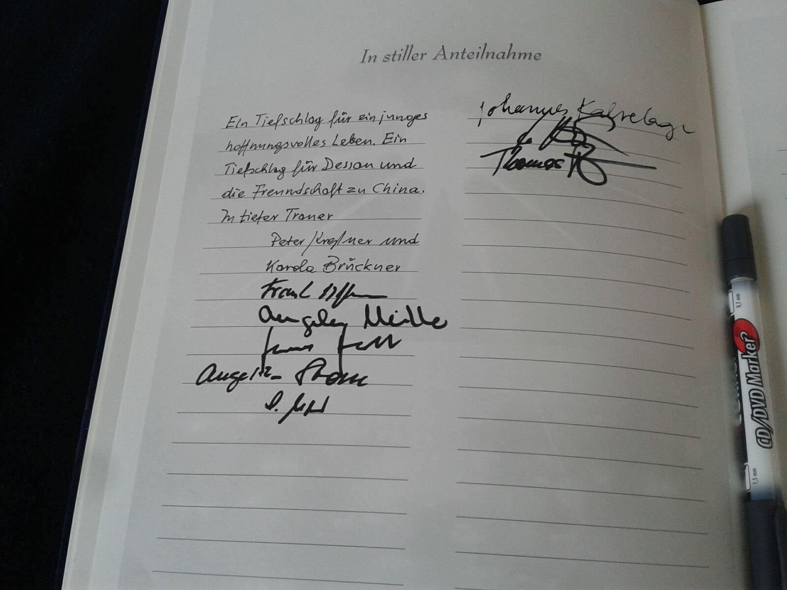 Kondolenzbuch für Yangjie Li im Dessau-Roßlauer Rathaus.