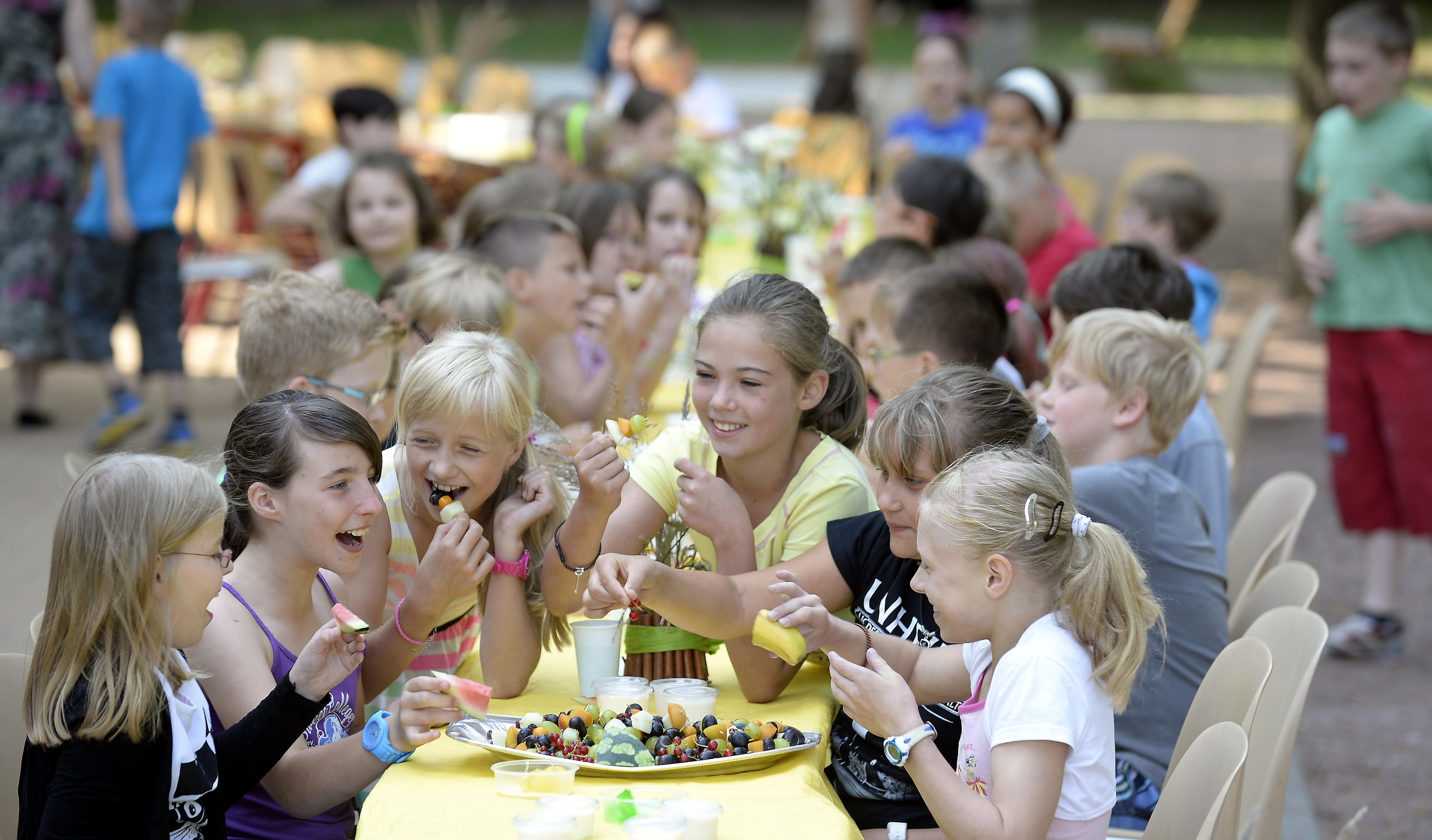 Bereits zum fünften Mal werden am 21- Juni Kinder der "Hutten"- Grundschule an der wohl längsten Frühstückstafel Halles zusammen in den Tag starten.
