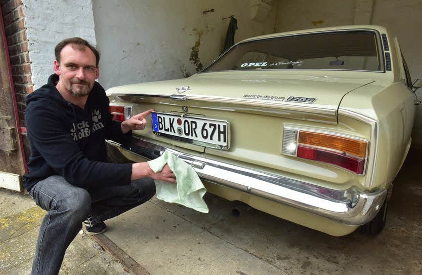 Jörg Fürst mit seinem Opel Rekord