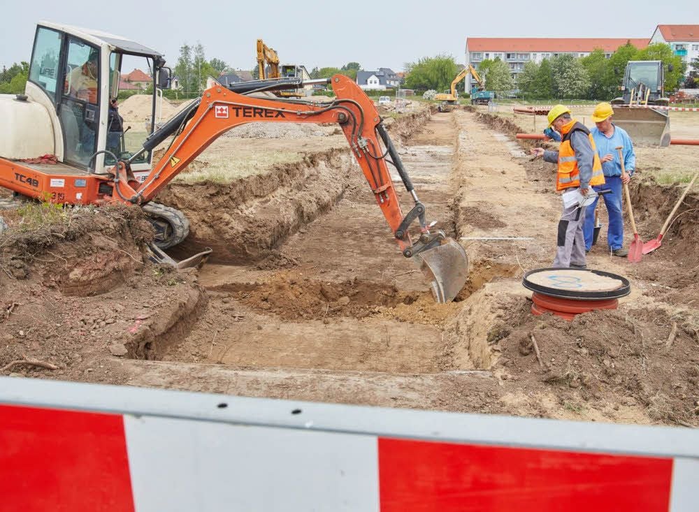 Das Maler-Viertel wächst zusehends: Mitte Juli sollen die ersten Häuslebauer in Bernburgs Südwesten loslegen können. Die Wohnstätten GmbH erschließt insgesamt 26 Baugrundstücke.