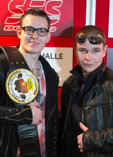 Felix Lamm (l.) und Philipp Schuster kämpfen gegeneinander.