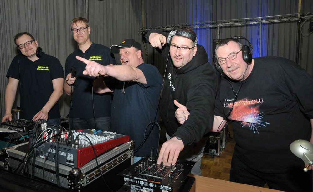 Ingo Einicke, Steffen Schneider, Hansi Piontek, Matthias Ehrhardt und Axel Seifert (v.li.) gestalteten die Jubiläums-Disko und begeisterten das Tanzvolk.