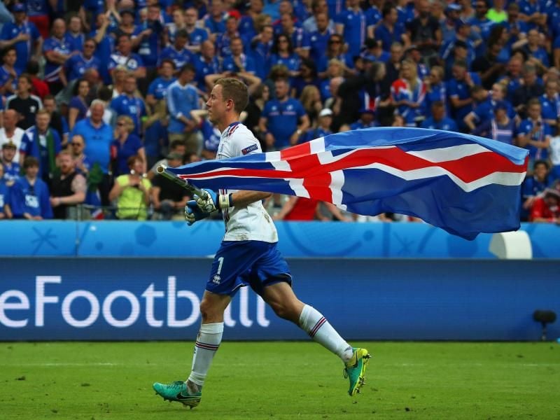 Island feiert mit Torwart Hannes Halldorsson - und ruht sich vor dem Achtelfinale aus. Foto: Srdjan Suki