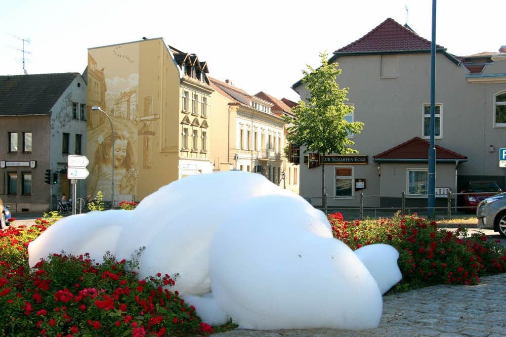 Der große Schaumberg auf dem Kreisverkehr an der Scharfen Ecke in Sangerhausen.