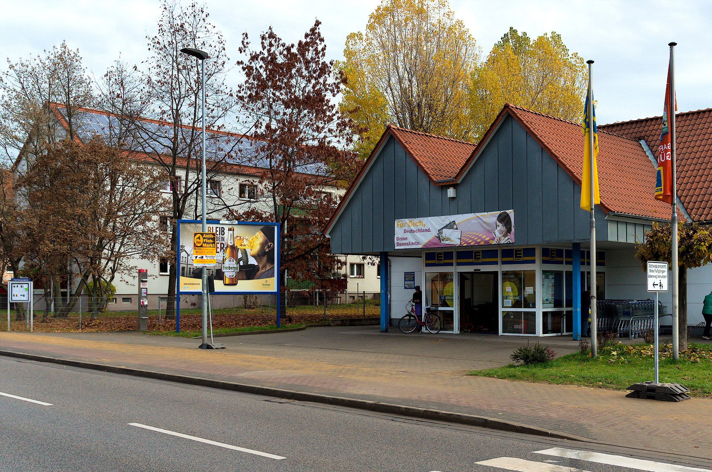 Der alte Edeka-Markt von 1992 in der Straße des Friedens soll abgerissen und durch einen Neubau ersetzt werden.